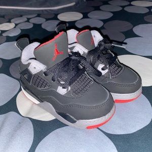 Nike Jordan 4’s bred.